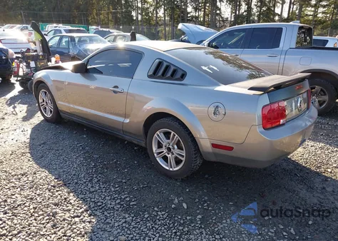 2008 Ford Mustang V6 Deluxe/V6 Premium z USA, uszkodzony, nr VIN 1ZVHT80N285138266